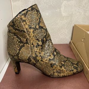 Snake print free people booties with heel size 39 (9)